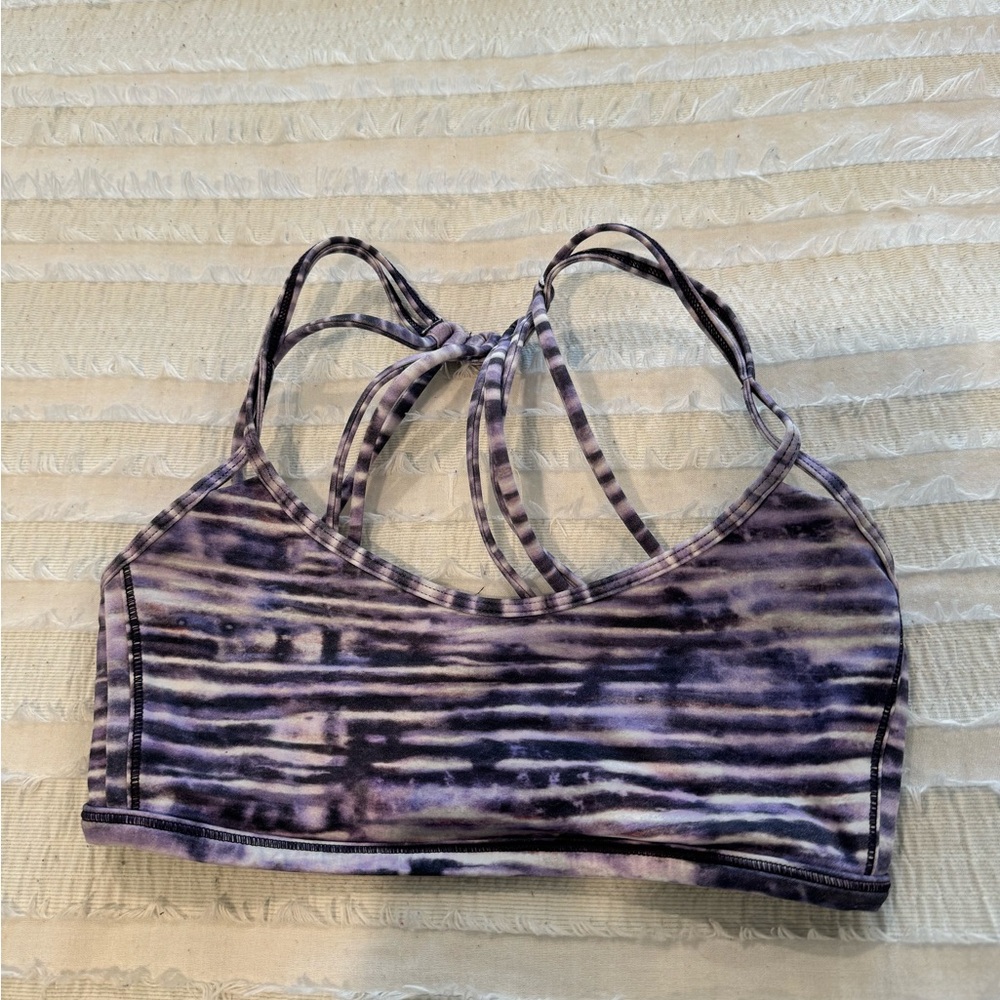Lululemon sports bra